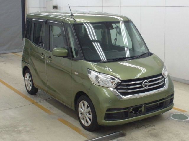 3075 Nissan Dayz roox B21A 2018 г. (NAA Osaka)